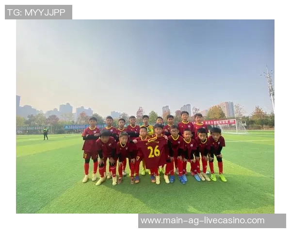 重庆力帆足球队奋勇拼搏展现团队精神力争在新赛季取得佳绩