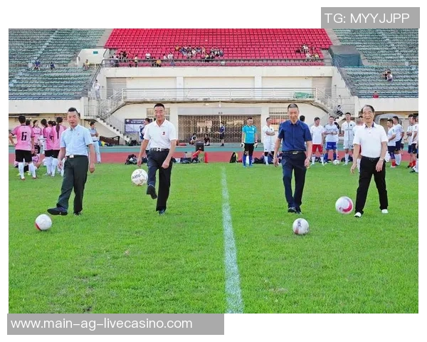 两位足球员的传奇对决与友谊如何改变了他们的职业生涯与人生轨迹