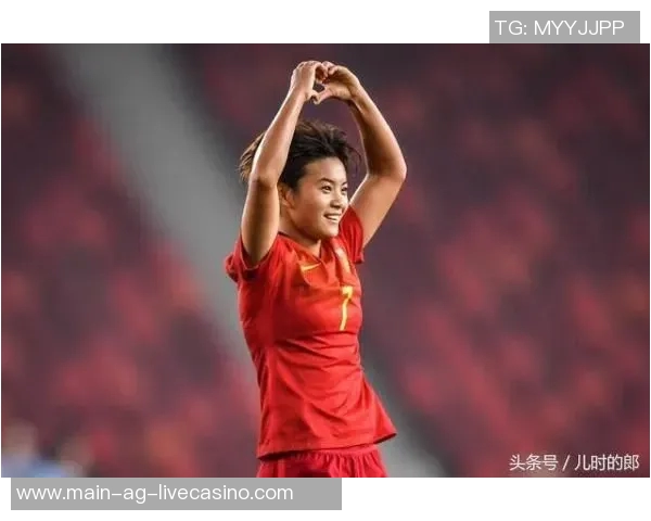 足球圆月弯刀技艺解析与经典瞬间回顾尽显球场魅力与激情